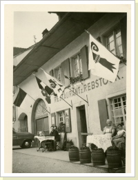 Restaurant Rebstock dekoriert zum Schützenfest im Juni 1956